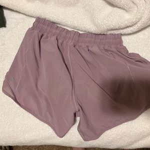 Lululemon hotty hot shorts LR